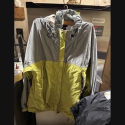 LOW PRICE MOVING- MARMOT $240 + TAX WATERPROOF JACKET 