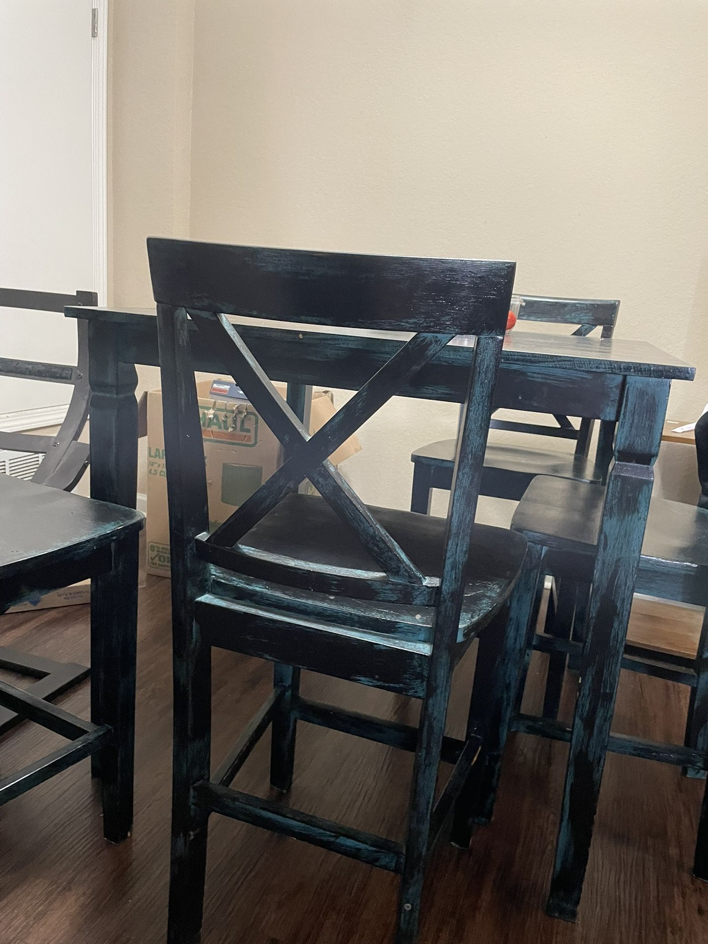 Dining table and chair set