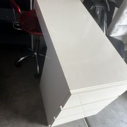 white desk 
