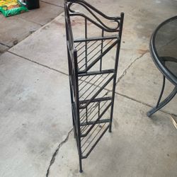 Corner shelf