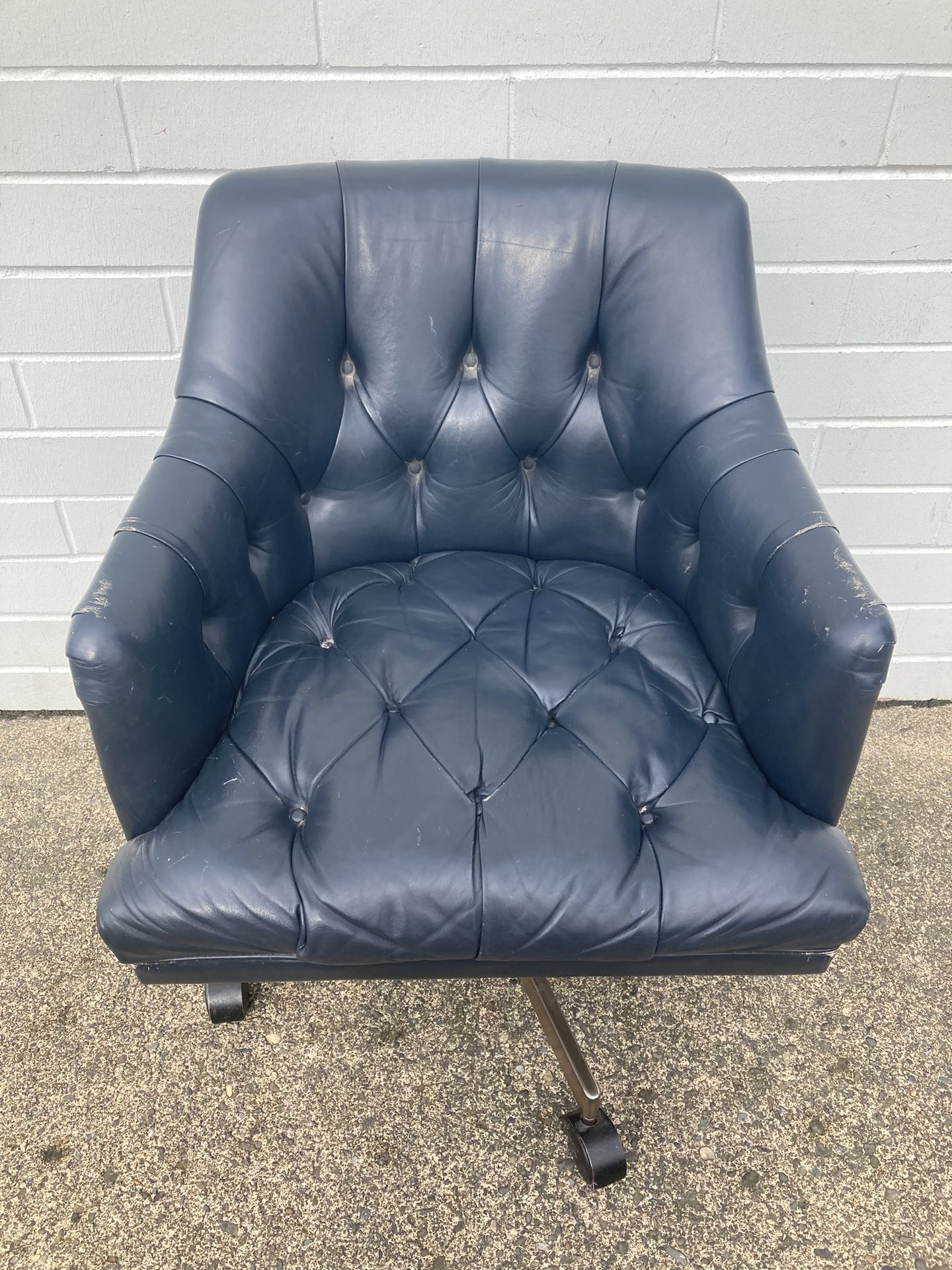 Vintage Mid Century Modern Tufted Leather Swivel Desk Chair Tilt Rolling Wheeled Lounge Office Blue Gold Mcm eames Herman miller chesterfield sofa sty