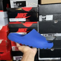 Adidas Yeezy Azure Slide size 11 USED 