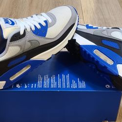 Nike Air Max Size 7 For Women/ Fits Size 5.5y Youths