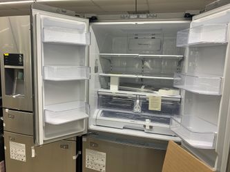 Samsung French Door refrigerator!! With bottom ice maker