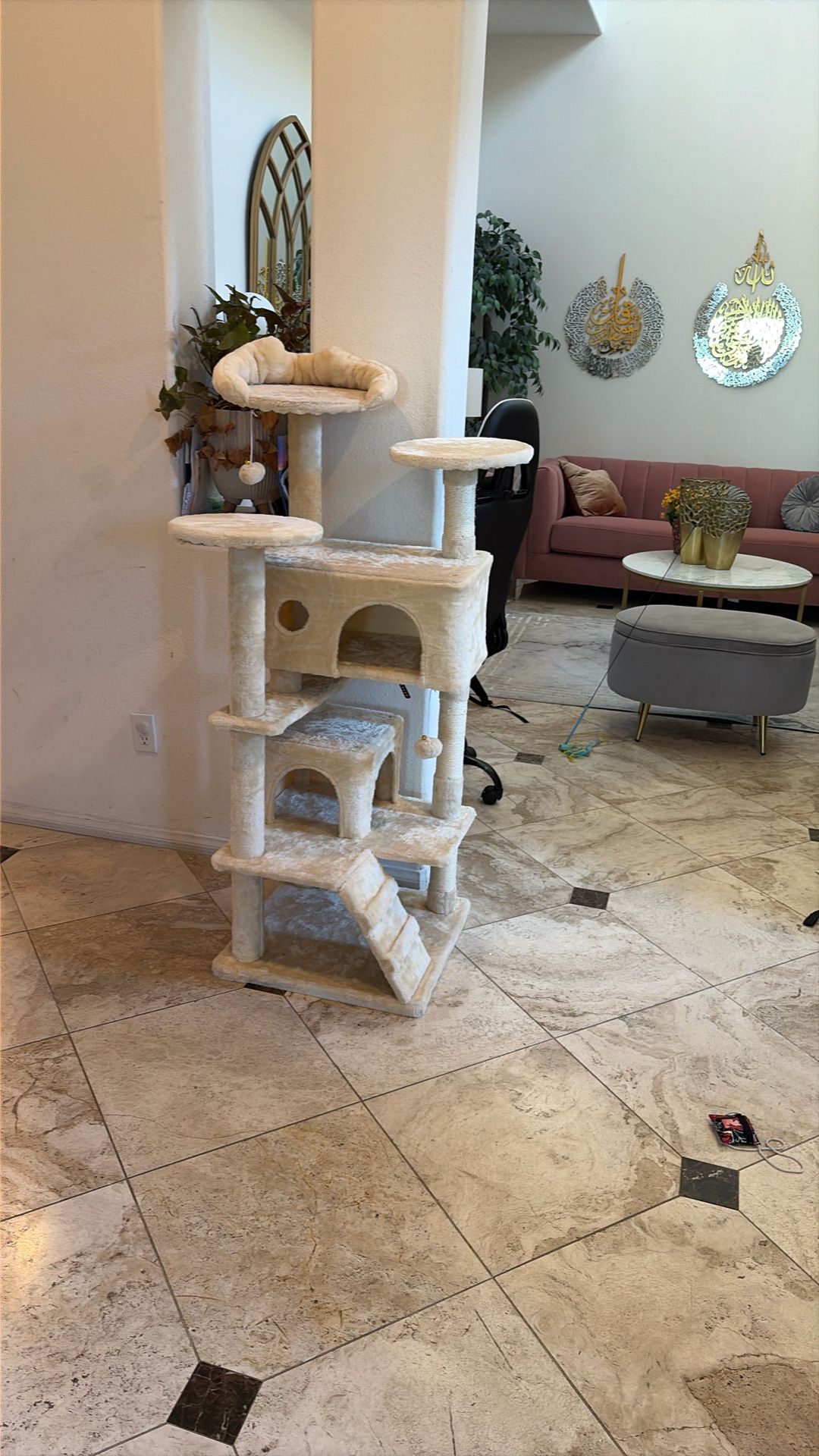 Cat Tree In Excellent Condition Never Used