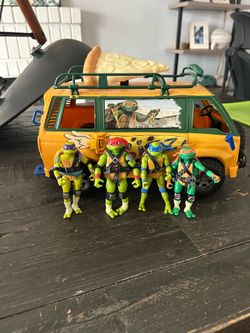TMNT Pizza Launcher Van and Figures