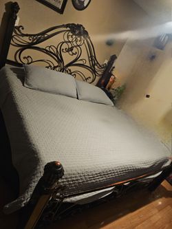 King size metal bed with mattress