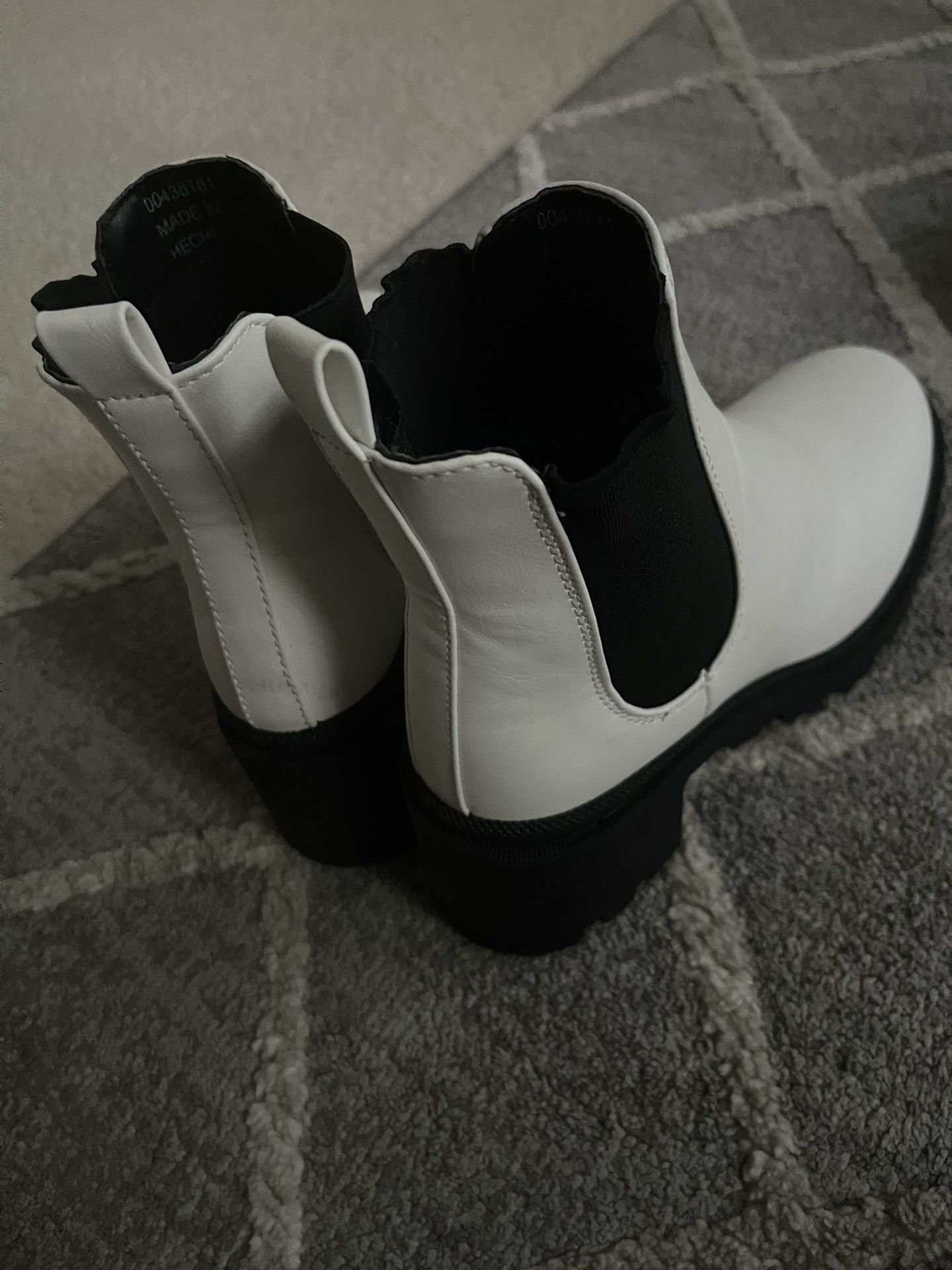 White boots forever 21