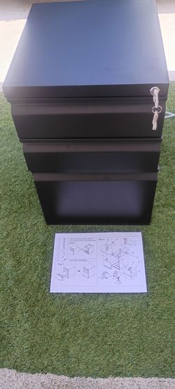 Mueble de metal nuevo