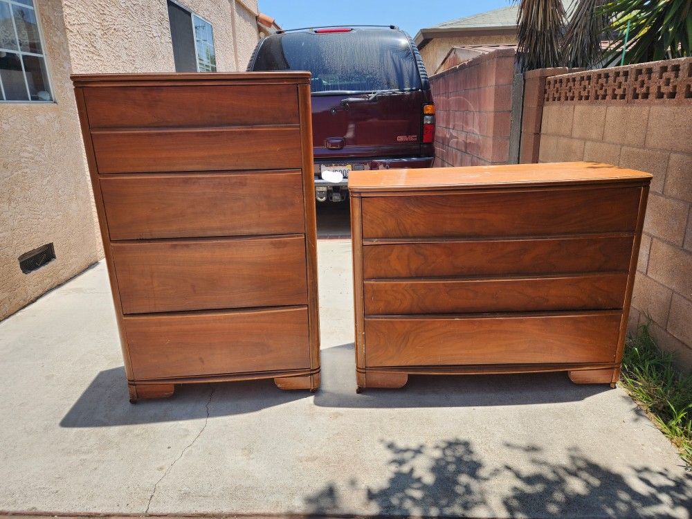 Three Drawer And Four Drawer Matching Dressers With Mirror