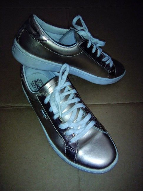 Gold Keds Size 4 Girl Sneakers