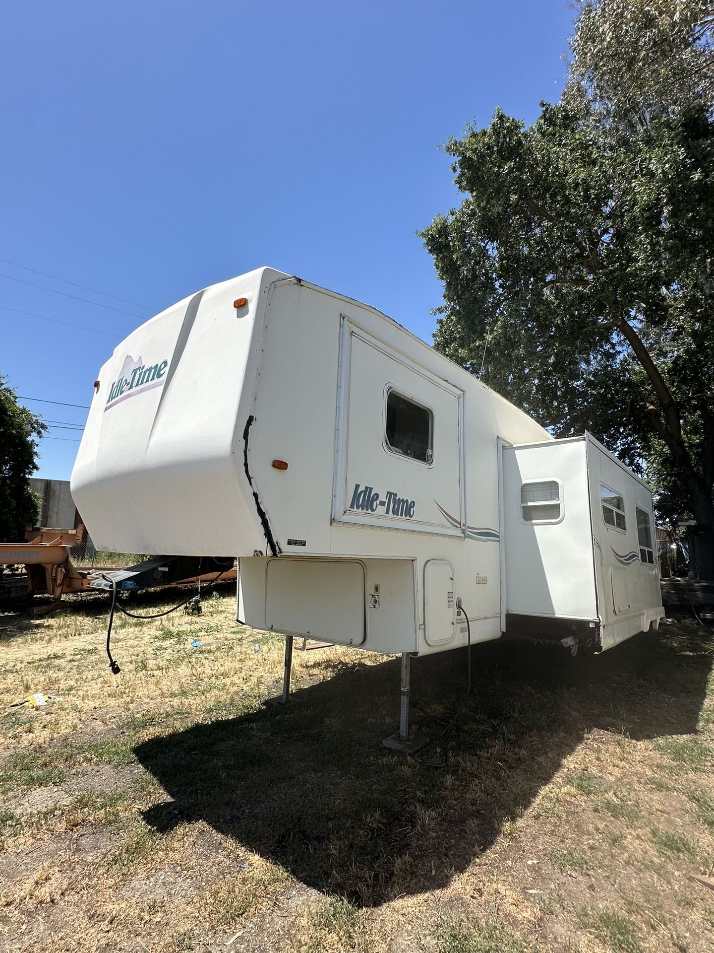 2006 Idle Time Fifth Wheel