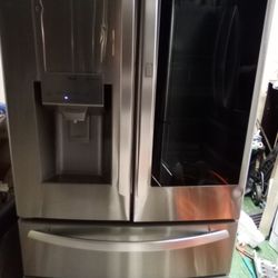 28 Cubic LG Stainless French 4 Door Refrigerator 