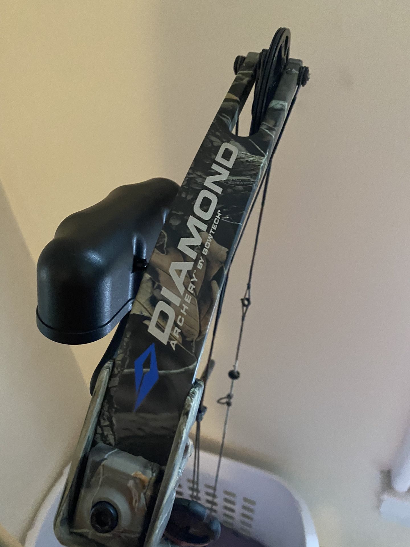 Diamond Youth Compound Bow