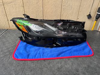 2025 2026 TOYOTA CAMRY RIGHT SIDE HEADLIGHT OEM USED #8223