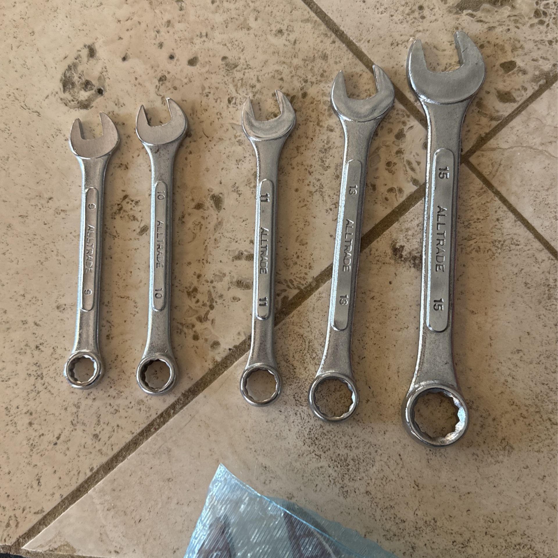 All Trade 5 Piece Wrench Set Open And Closed