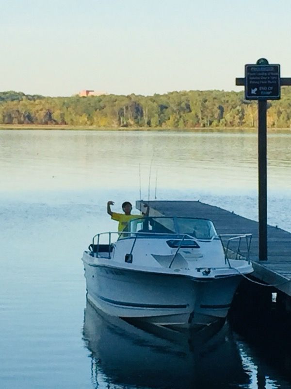 2000 bayliner 21 ft. 7 inch Fiberglass (150 Mercury outboard engine ) and extra small engine