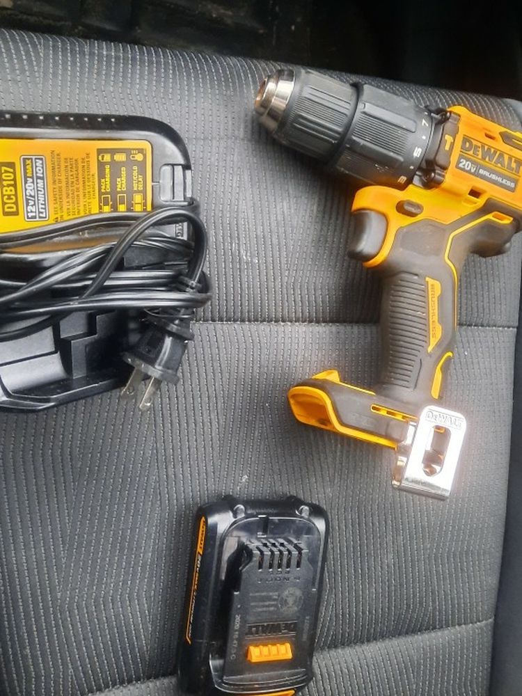 DEWALT Hammer Dril Con Cargador I BATERIA #2