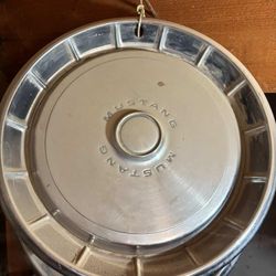 71-73 Ford Mustang Hubcaps