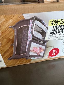 Crib baby trend lil snooze deluxe II