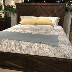 Queen / King / Cal King New Dark Walnut Wooden Bed Frame 