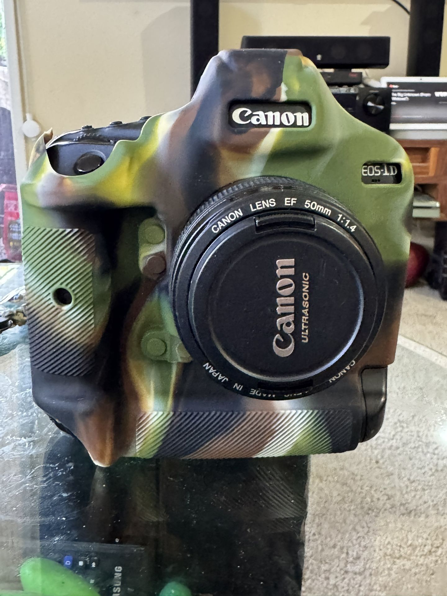 Canon 1Dx. (2 Batteries)