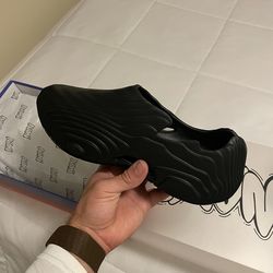 The Auracles Nami Freq 2.0 Low Top BLACK