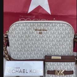 Michael Kors Set NWT pick up location in the city of Pico Rivera 