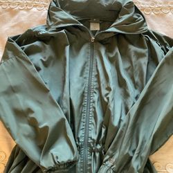 WOMENS SMALL CALIA JACKET CINCHES AT WAIST LIGHT WEIGHT WITH HOOD LIGHT WEIGHT 