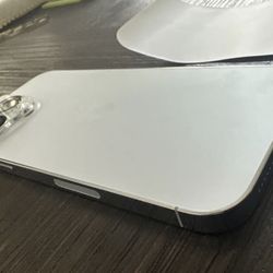 WHITE iPhone 14pro Max 256GB;