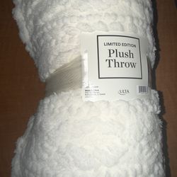 Ulta Plush Throw