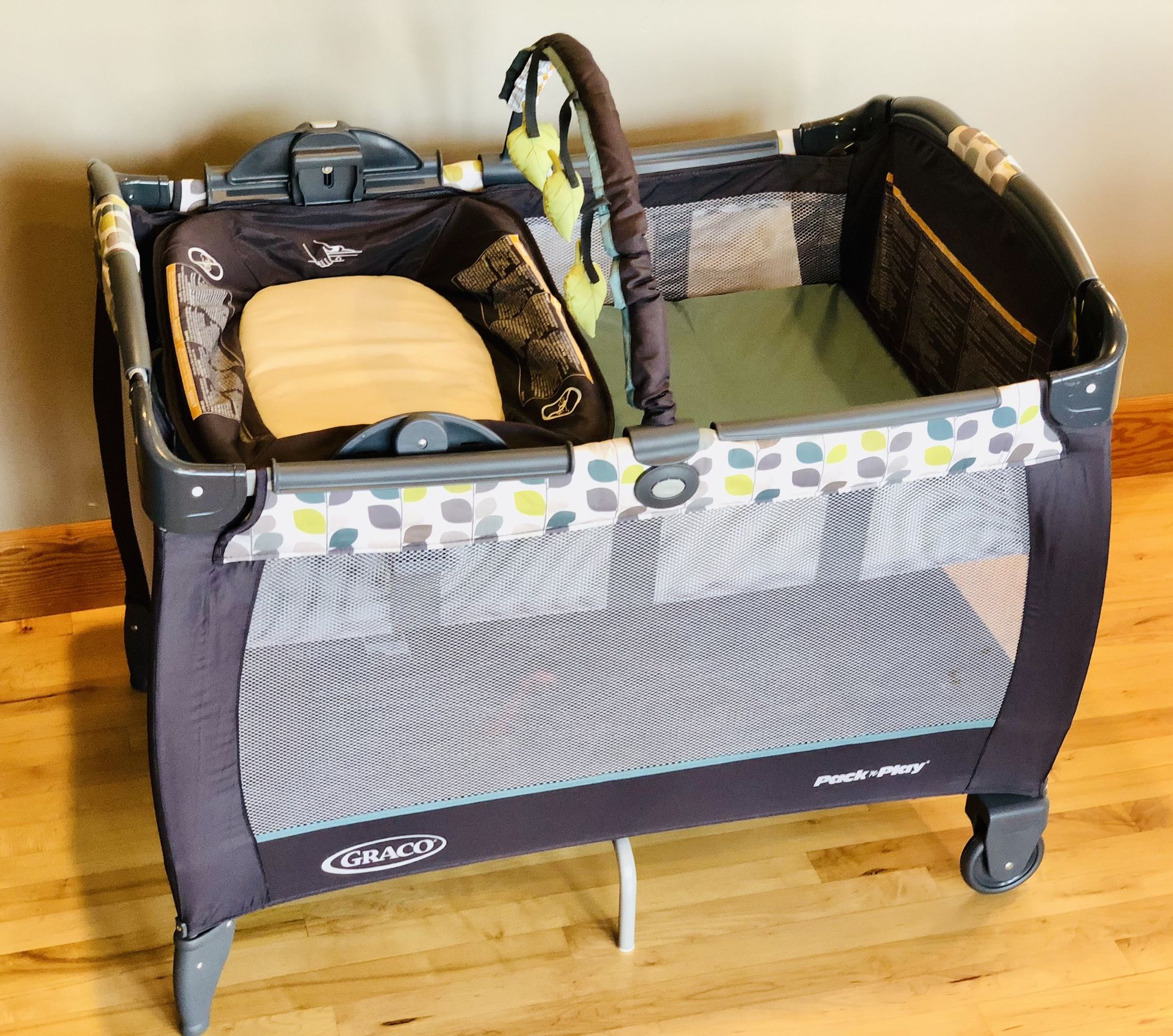 Pak N Play (with ALL the EXTRAS!!) REDUCED‼️