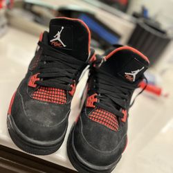 Retro Thunder Jordan 4s