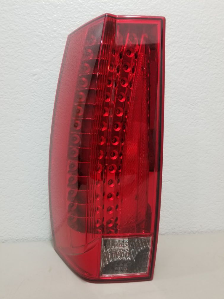 2007-2014 CADILLAC ESCALADE LEFT DRIVER SIDE OEM LED TAIL LIGHT