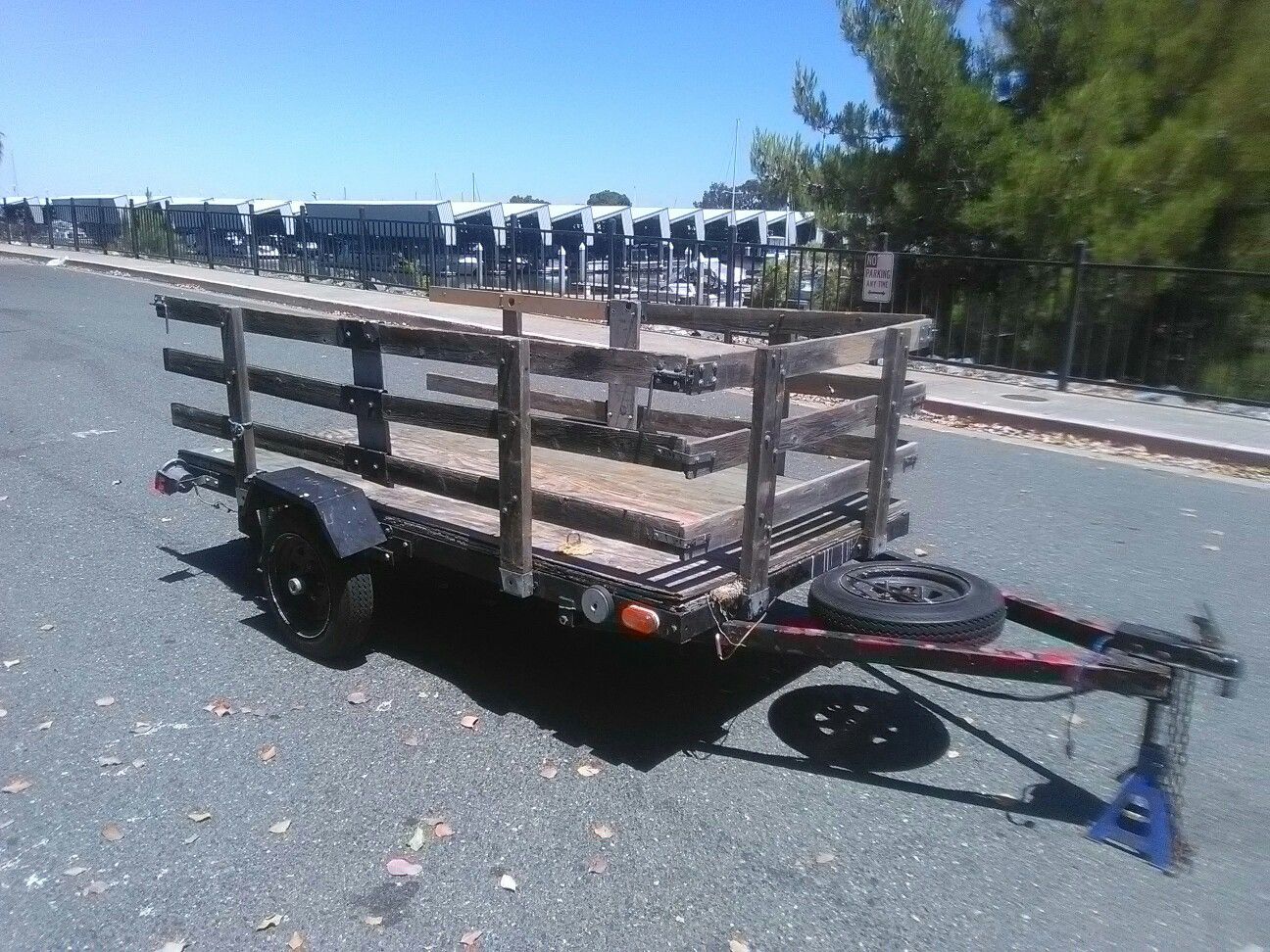 8 ft. Dump trailer