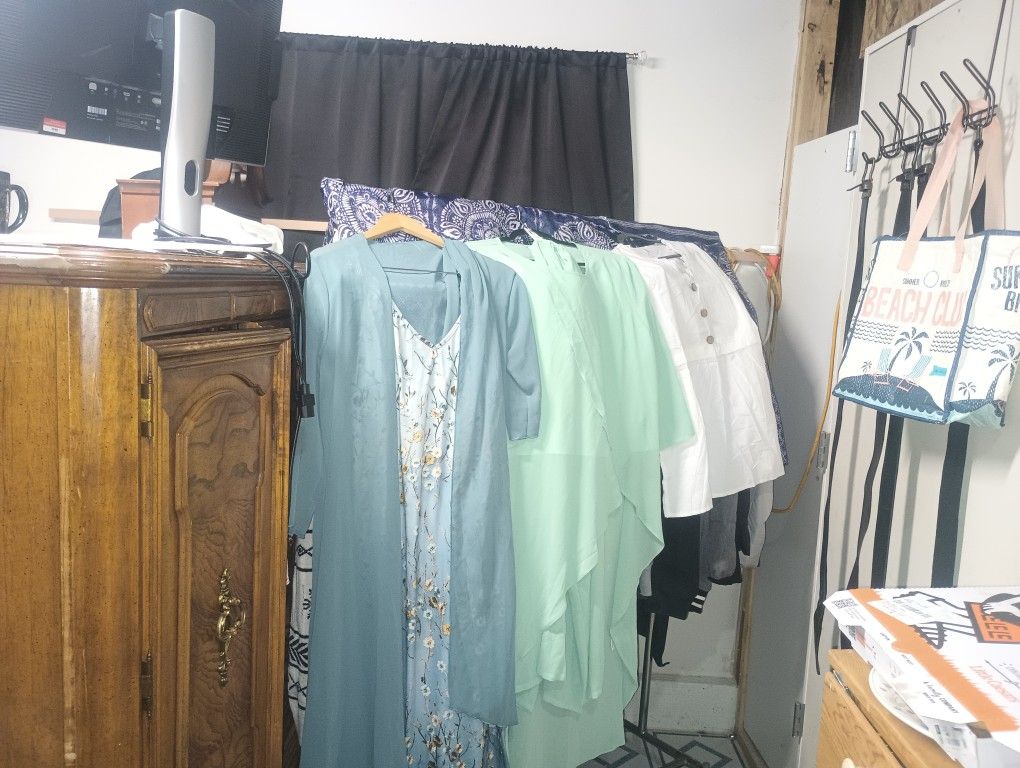 Bag Of Women's Clothes 25+ Pieces