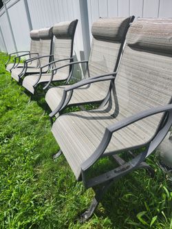 5 outdoor Chairs  Selling all  for  135