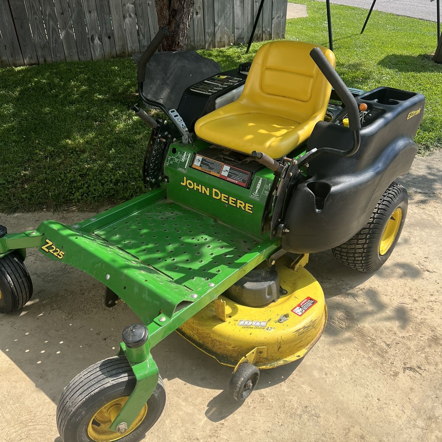 John Deere Z225 Zero Turn 42in Cut. for Sale in Harrodsburg KY