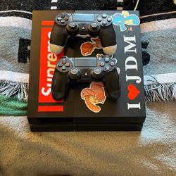PS4 With 2 Controllers