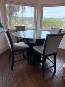 Dining Table & Chairs