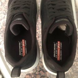 Men black Skechers- size 8