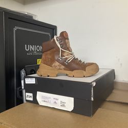 Gucci flash-trek boots