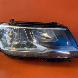 2018 2019 2020 VOLKSWAGEN TIGUAN RIGHT PASSENGER HEADLIGHT HALOGEN OEM 5NL941006