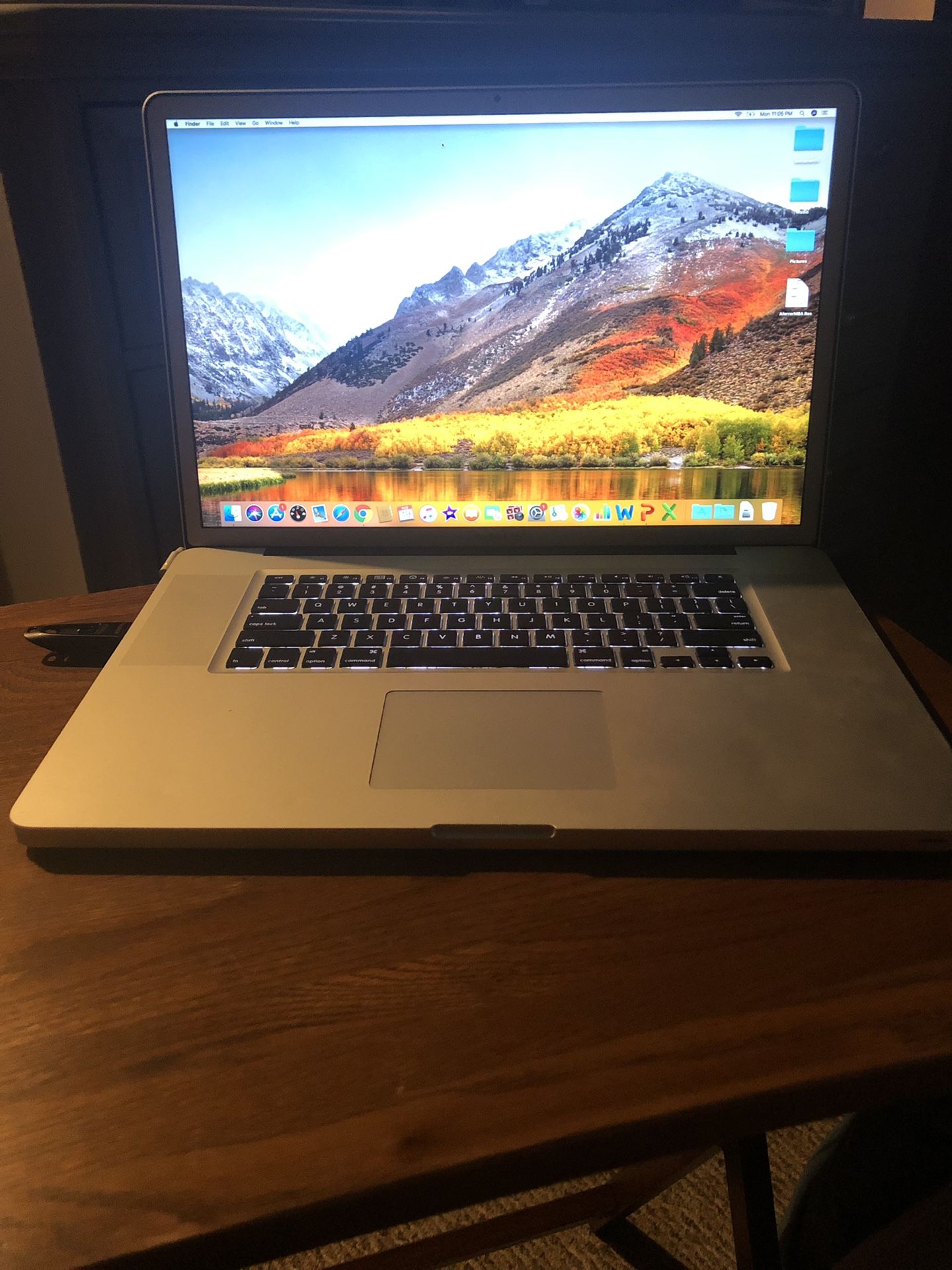 MacBook Pro - like new - 17” anti-glare screen with upgraded 1TB HD