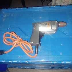 VINTAGE BLACK ^ DECKER DRILL,EXCELLENT CONDITION ONLY PICK UP 