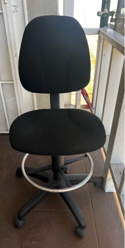 Free Black Desk Chair – Good Condition - USC Area