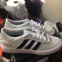 Tenis Nuevos Size 9 De Hombre Marca Adidas New Never Used