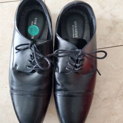 Mens Black Van Heusan Dress Shoes Size 7.5 Used Once 