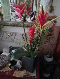 LOTS ARTIFICIAL PLANT 15 THIS 1 AN 20 OTHER SET BUNNY ONE IS 10