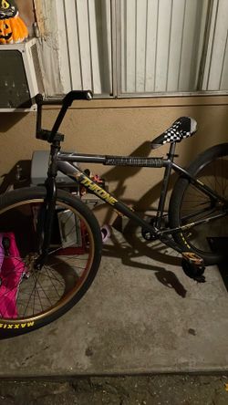 Black and gold throne 29 inch frame trade for streetco or 130